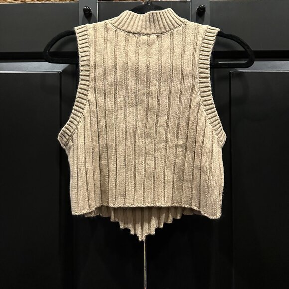 Beige Mock Neck Sleeveless Sweater Vest with Pointed Hem - Picture 4 of 6